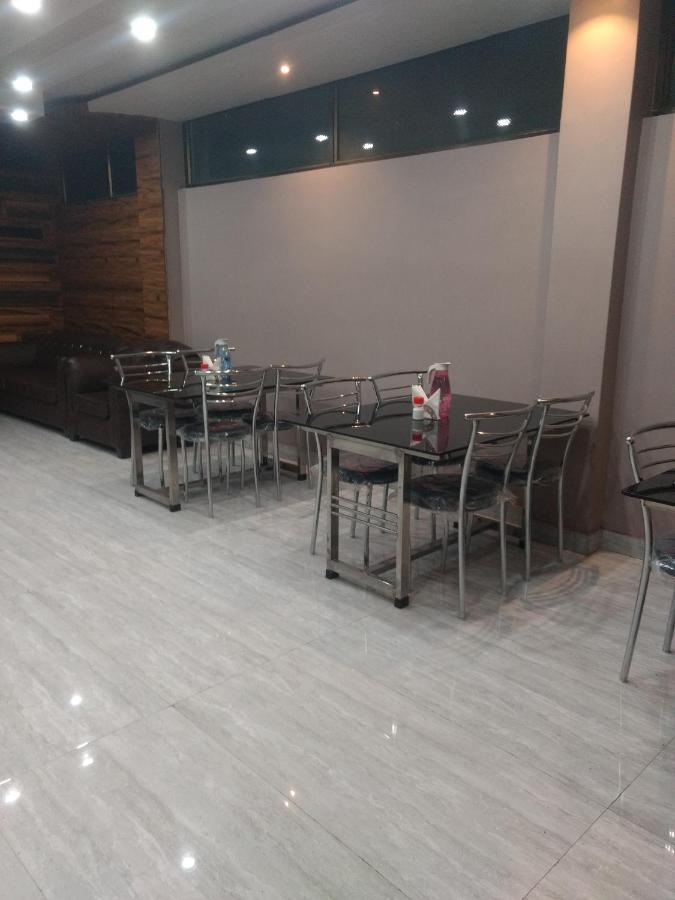 Woodland Lodge And Restaurant 古瓦哈提 外观 照片