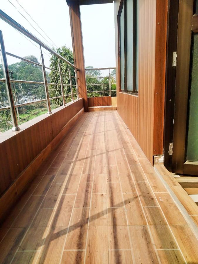 Woodland Lodge And Restaurant 古瓦哈提 外观 照片